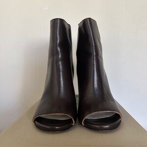 BNWOT Women’s Maison Margiela Brown Ankle Booties Size 36 - Display Pair